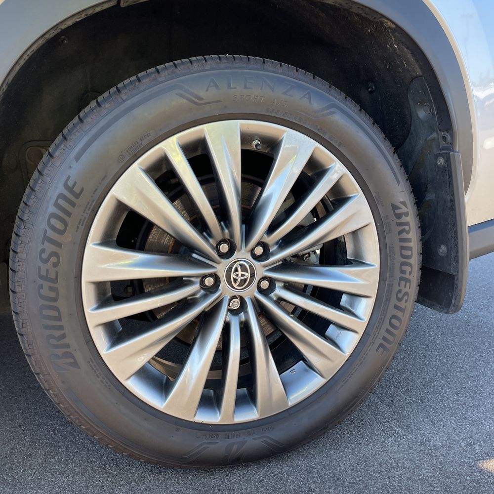 2022 Toyota Highlander Hybrid Platinum
