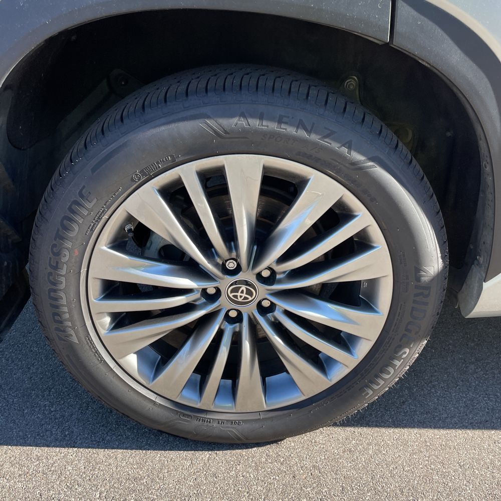 2022 Toyota Highlander Hybrid Platinum