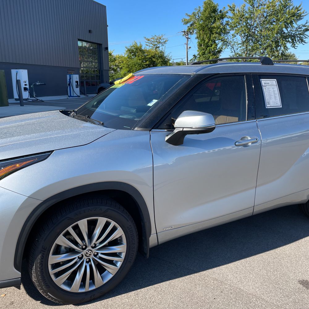 2022 Toyota Highlander Hybrid Platinum