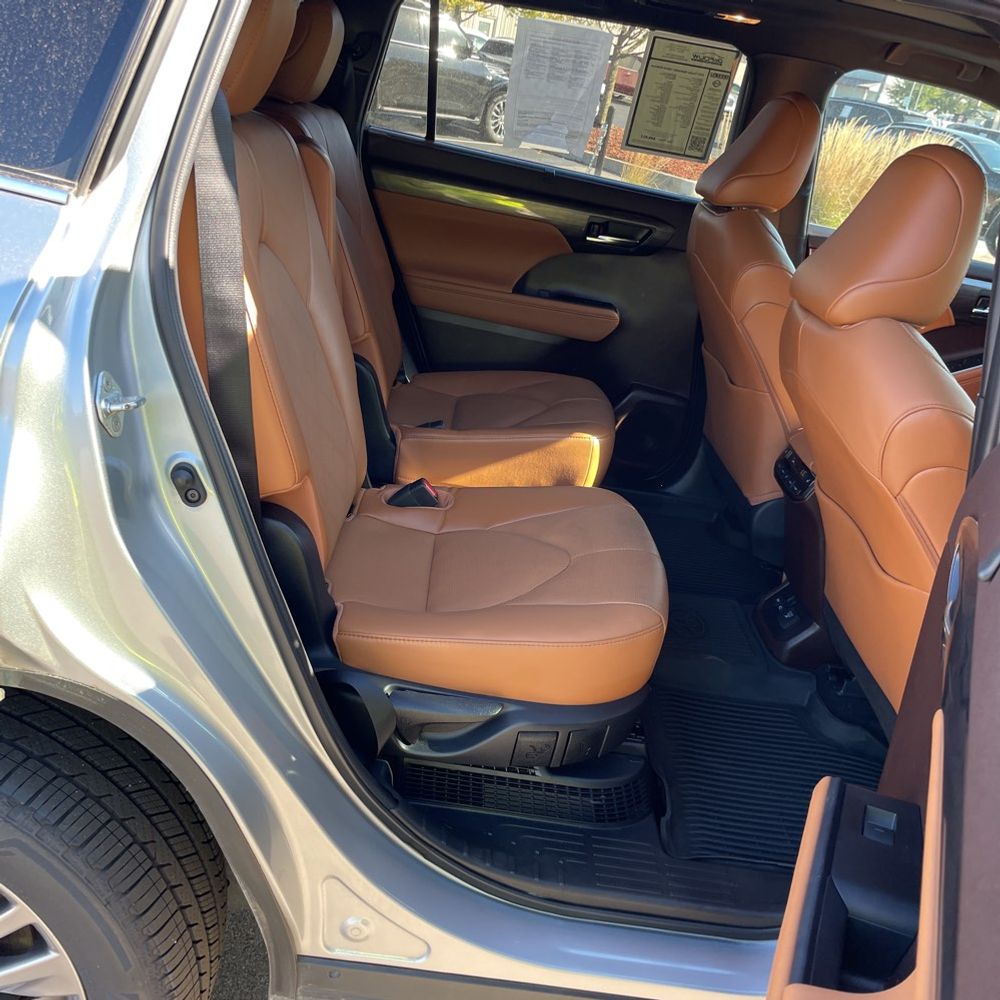 2022 Toyota Highlander Hybrid Platinum