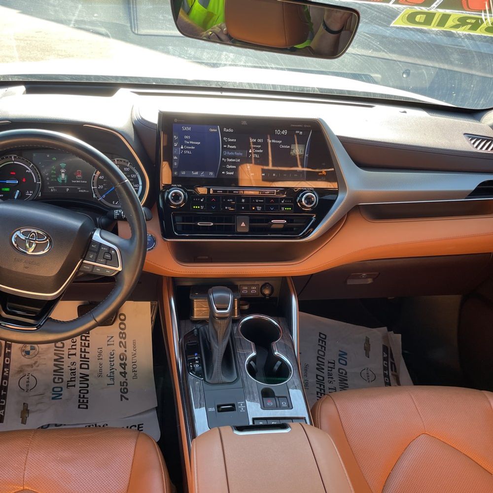 2022 Toyota Highlander Hybrid Platinum