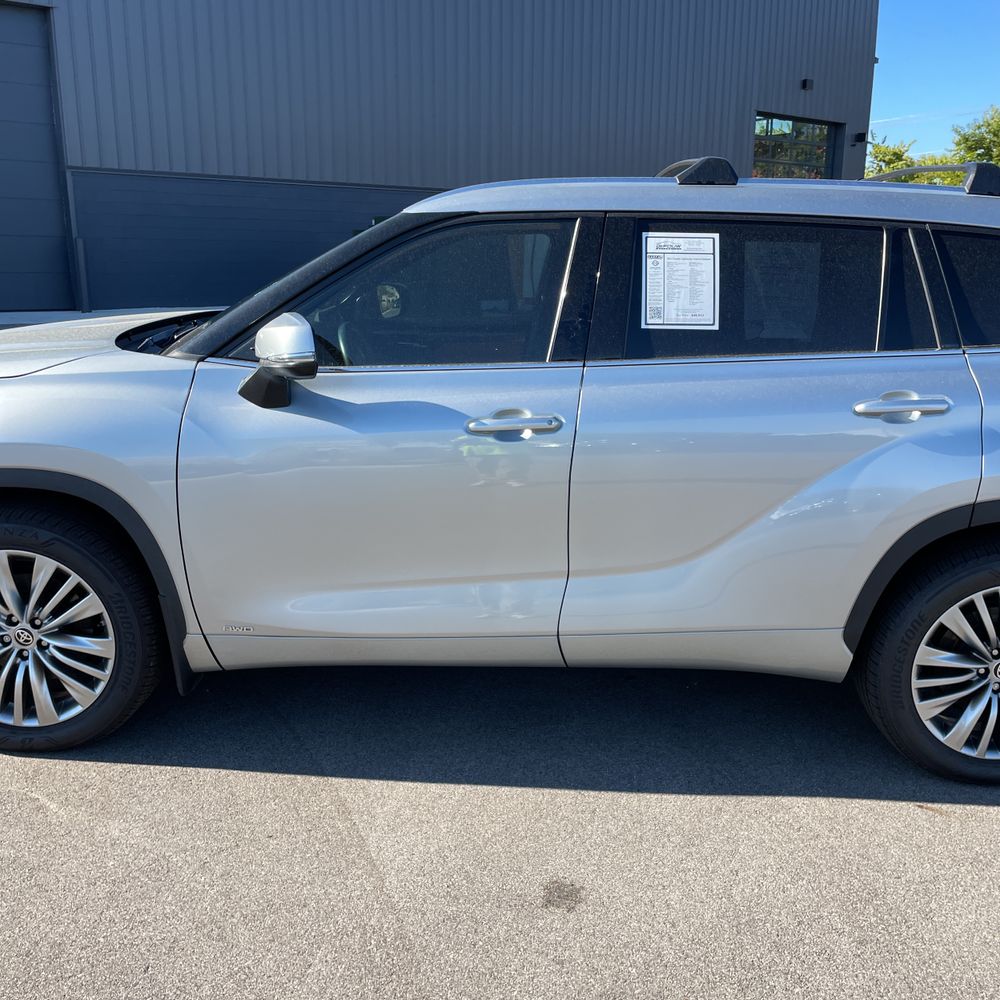 2022 Toyota Highlander Hybrid Platinum