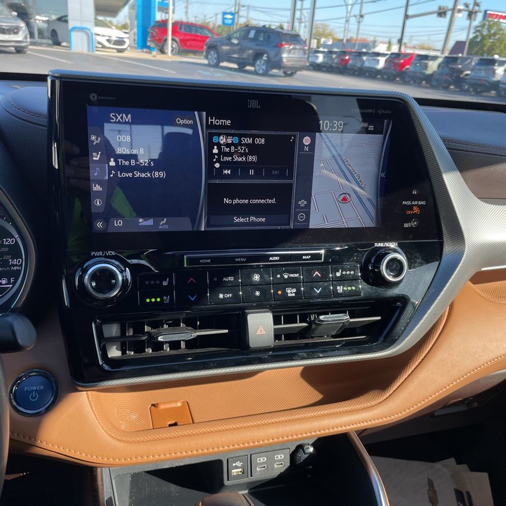 2022 Toyota Highlander Hybrid Platinum