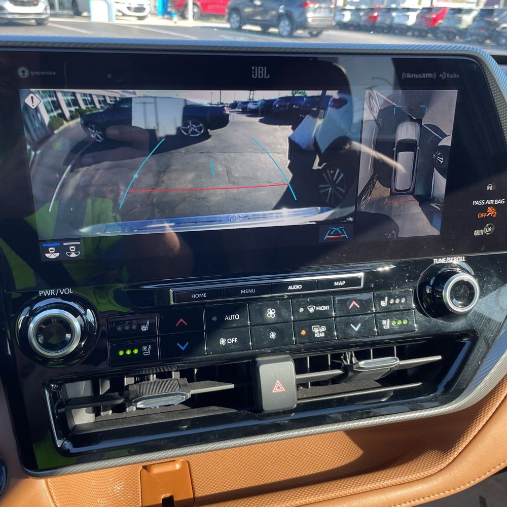 2022 Toyota Highlander Hybrid Platinum