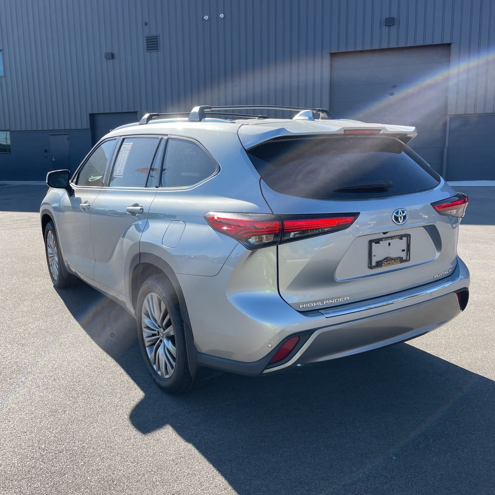 2022 Toyota Highlander Hybrid Platinum