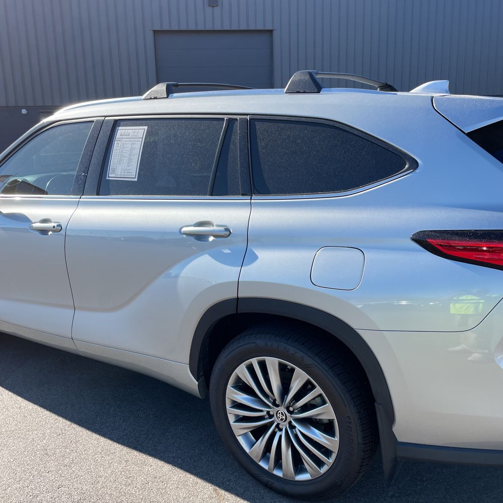 2022 Toyota Highlander Hybrid Platinum