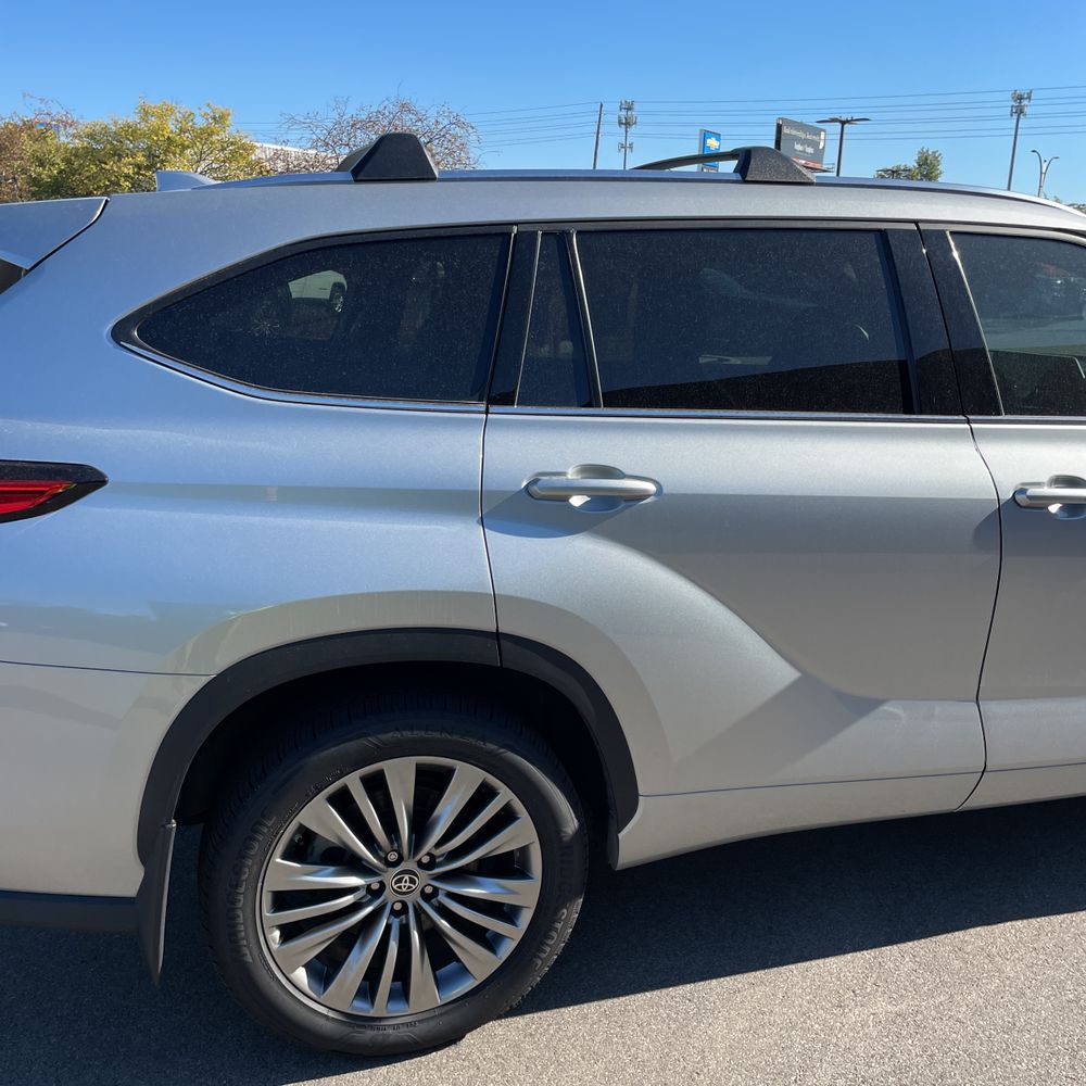 2022 Toyota Highlander Hybrid Platinum