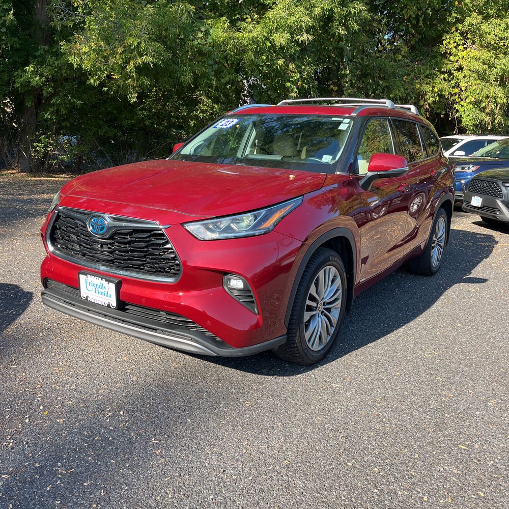 2023 Toyota Highlander Hybrid Platinum