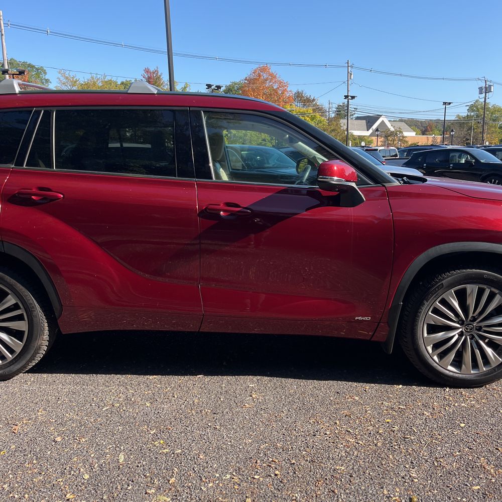 2023 Toyota Highlander Hybrid Platinum