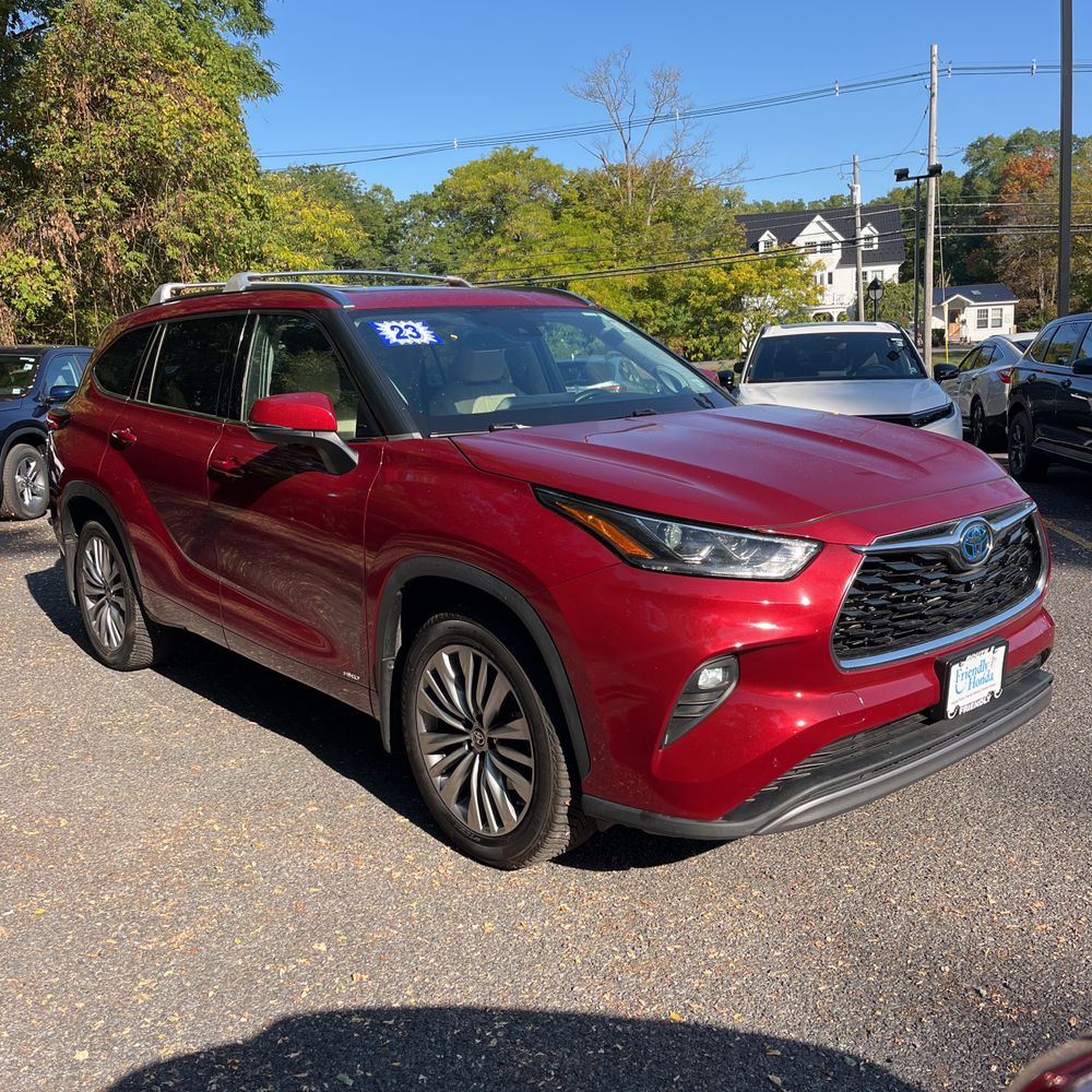 2023 Toyota Highlander Hybrid Platinum