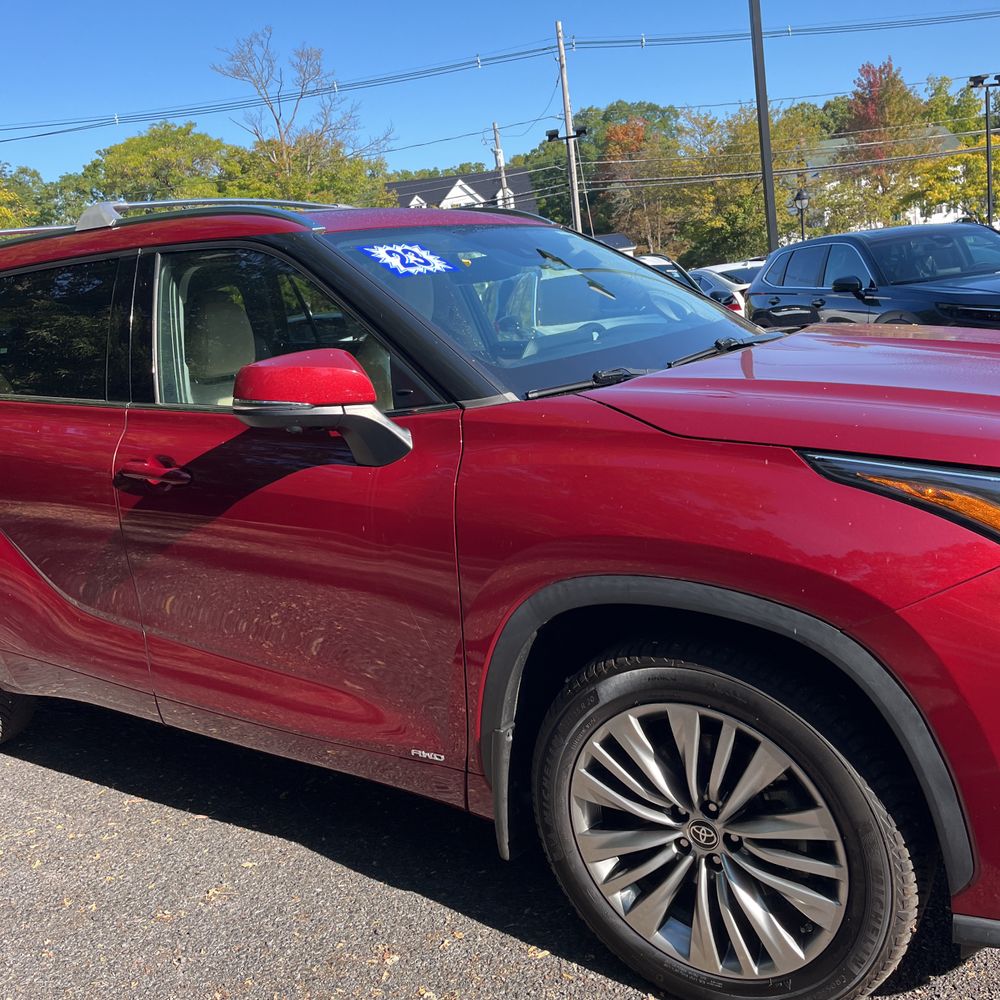 2023 Toyota Highlander Hybrid Platinum