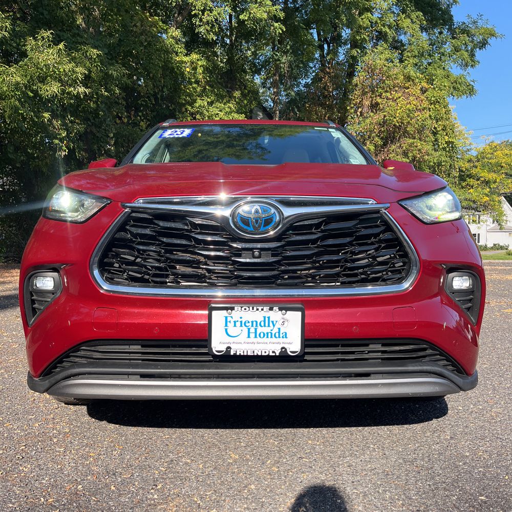2023 Toyota Highlander Hybrid Platinum
