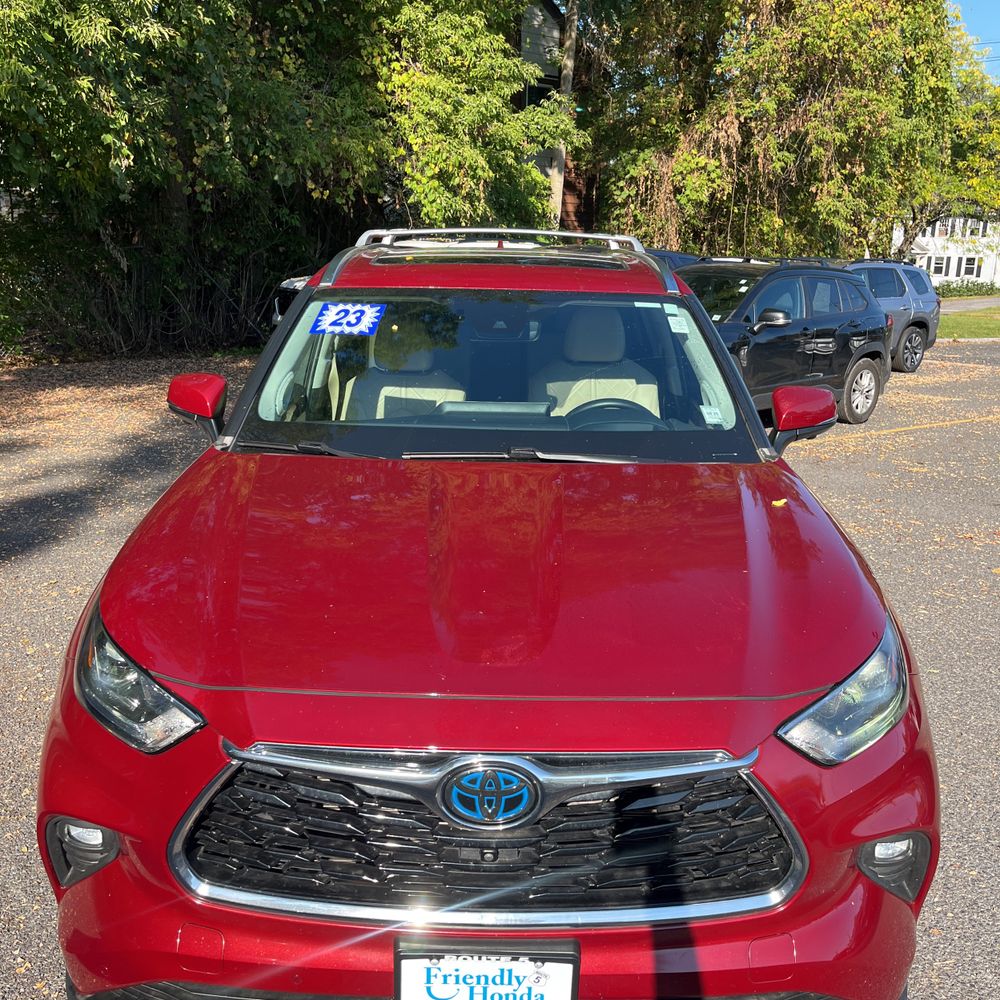 2023 Toyota Highlander Hybrid Platinum