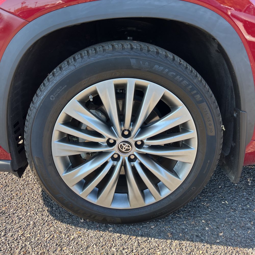 2023 Toyota Highlander Hybrid Platinum