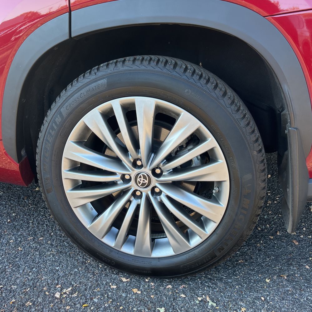 2023 Toyota Highlander Hybrid Platinum