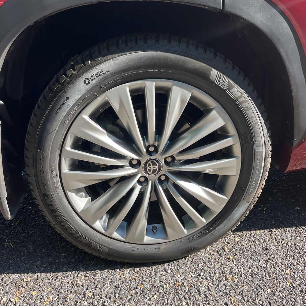 2023 Toyota Highlander Hybrid Platinum