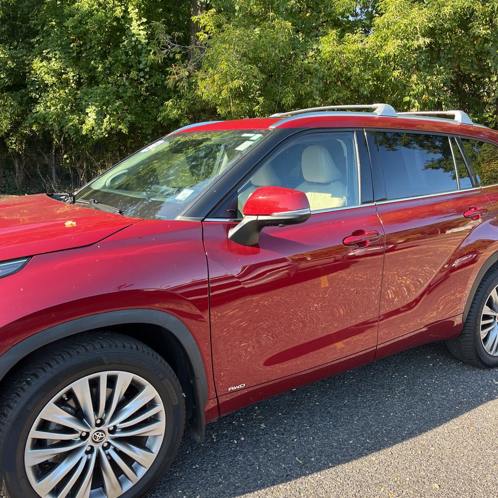 2023 Toyota Highlander Hybrid Platinum