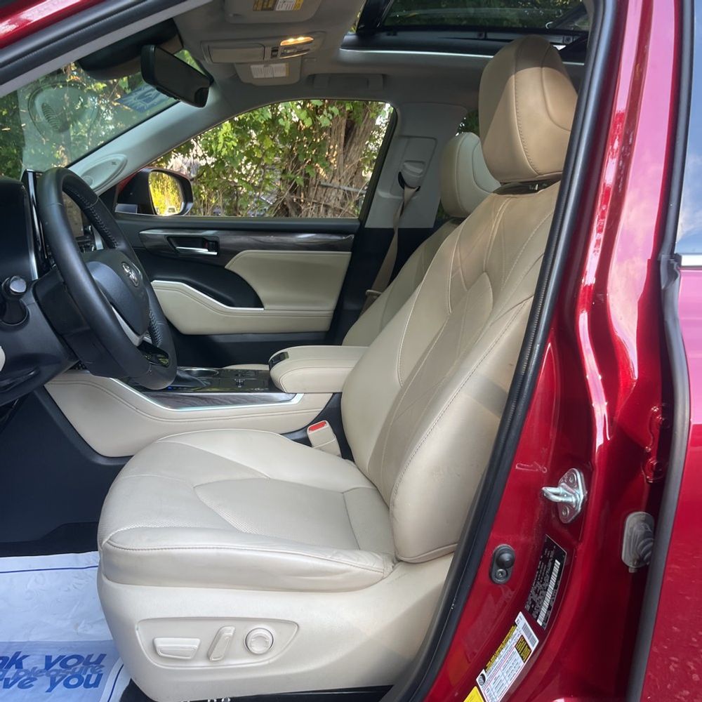 2023 Toyota Highlander Hybrid Platinum