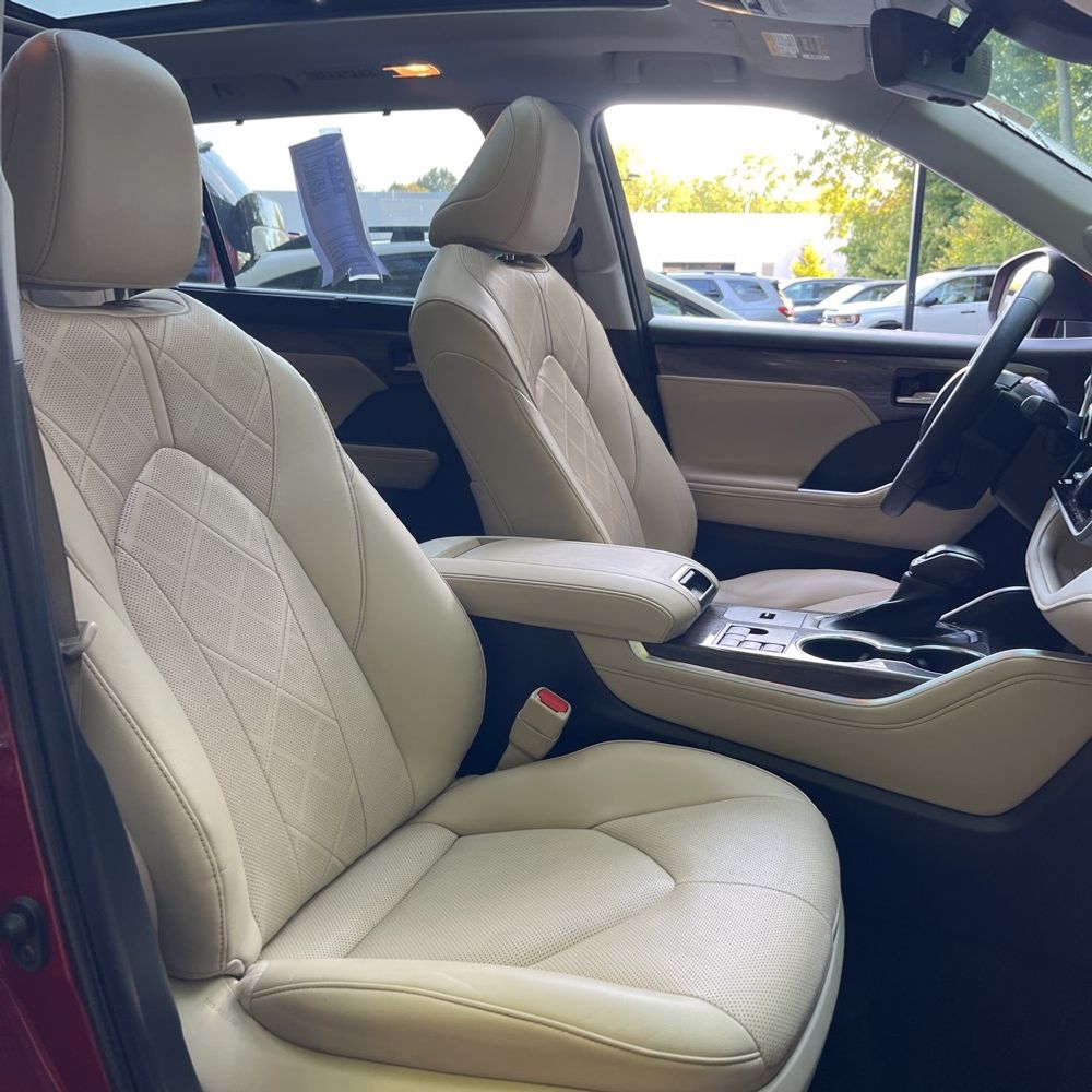 2023 Toyota Highlander Hybrid Platinum