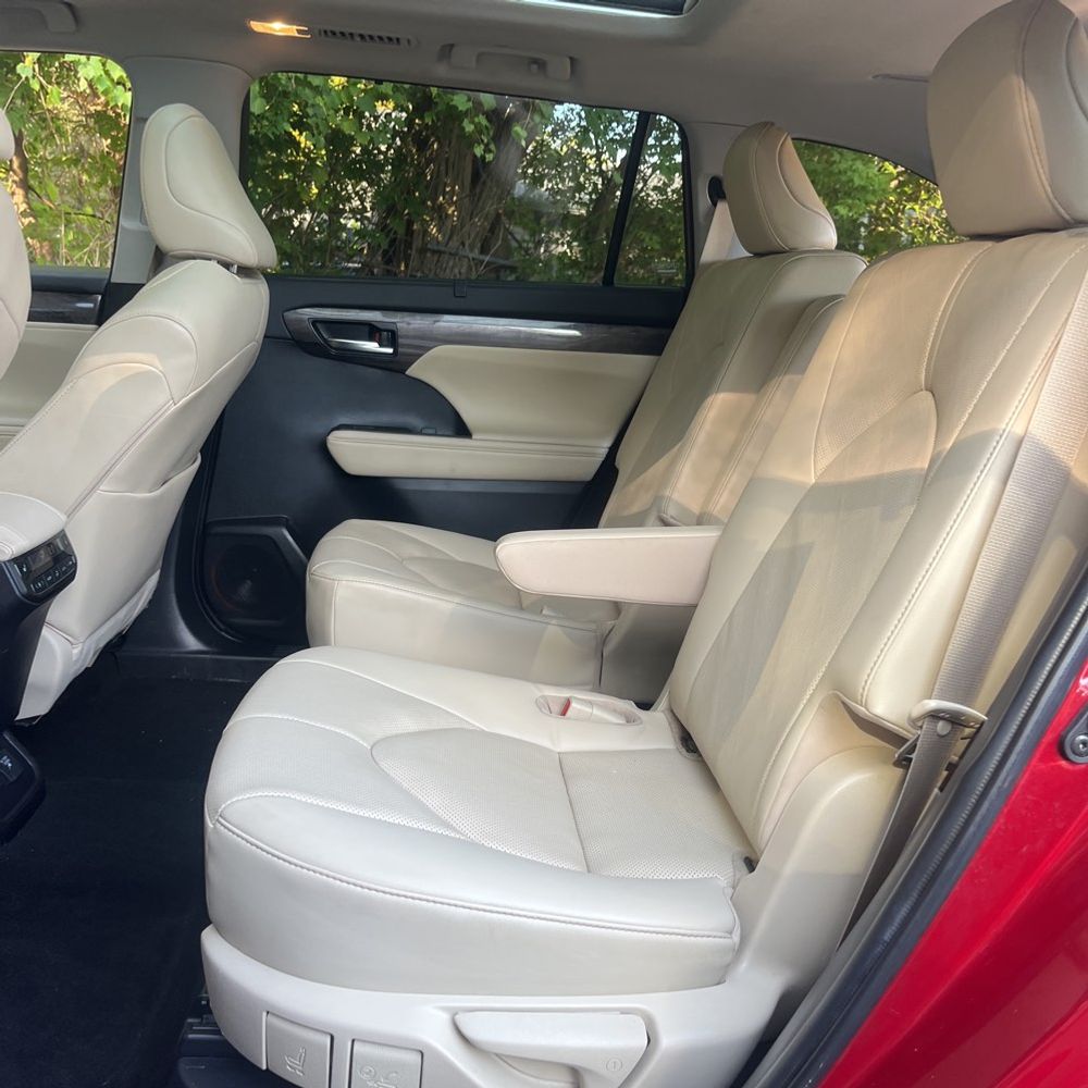 2023 Toyota Highlander Hybrid Platinum