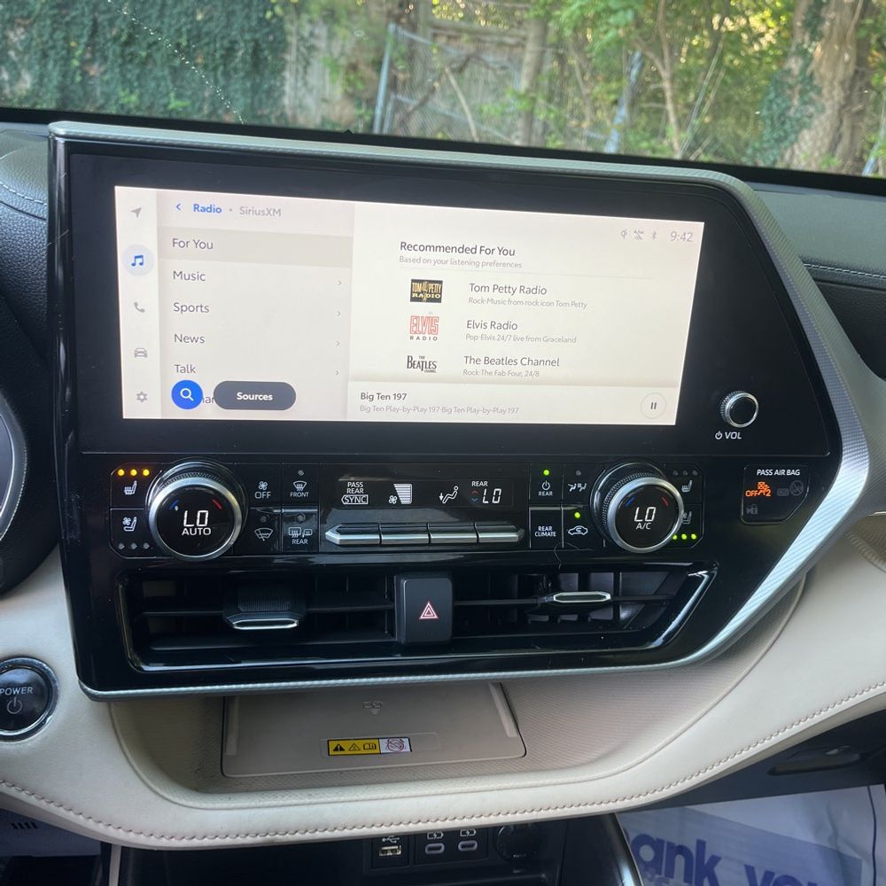 2023 Toyota Highlander Hybrid Platinum