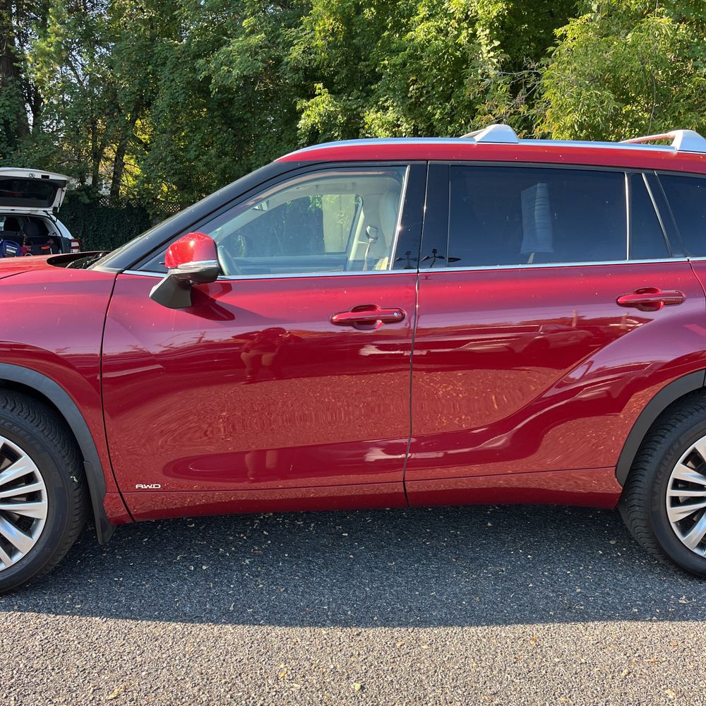 2023 Toyota Highlander Hybrid Platinum