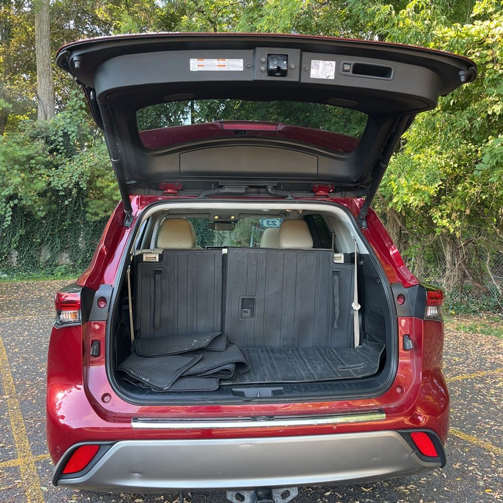 2023 Toyota Highlander Hybrid Platinum