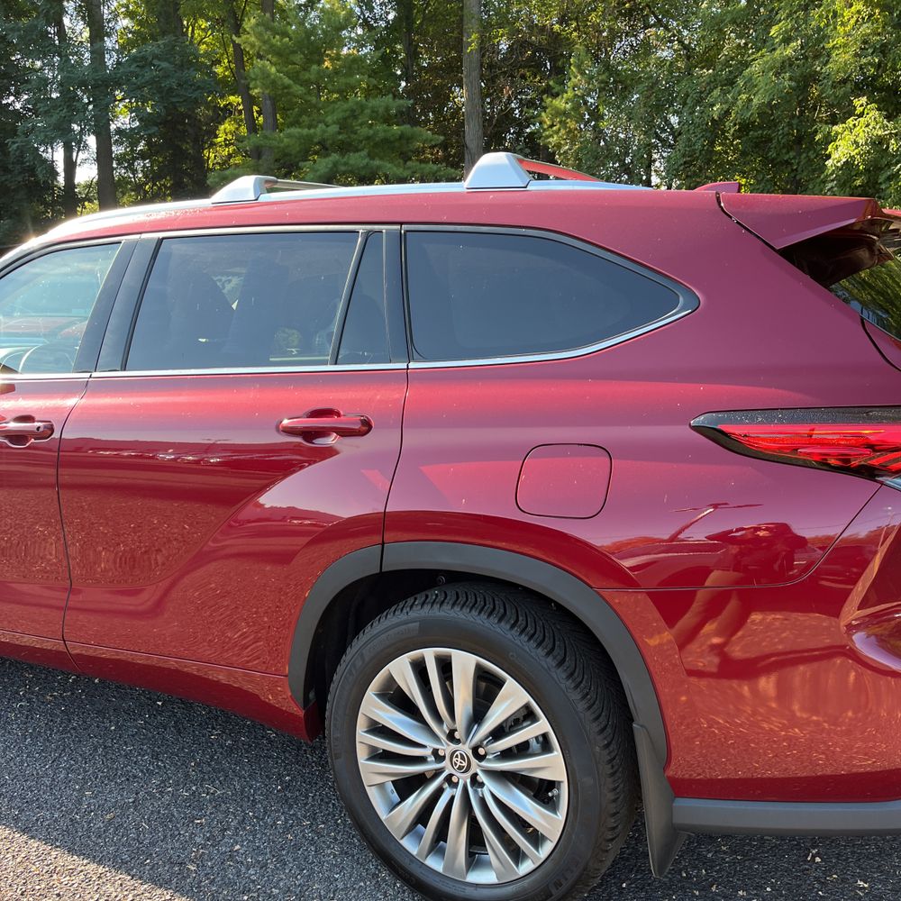 2023 Toyota Highlander Hybrid Platinum