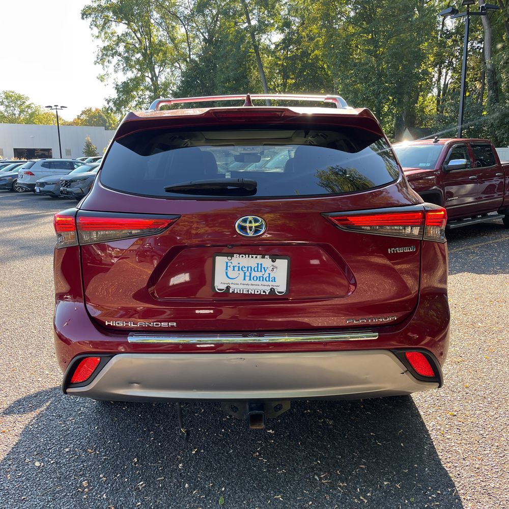 2023 Toyota Highlander Hybrid Platinum