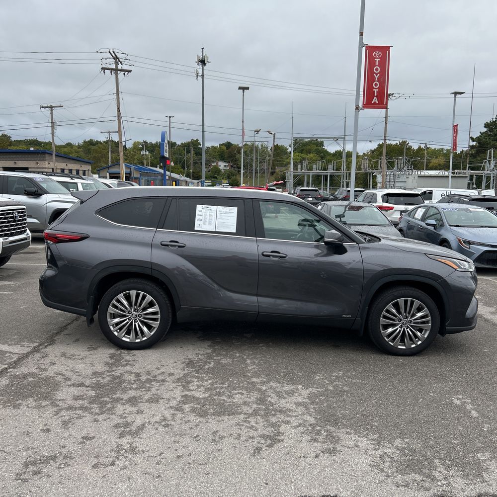 2024 Toyota Highlander Hybrid Platinum