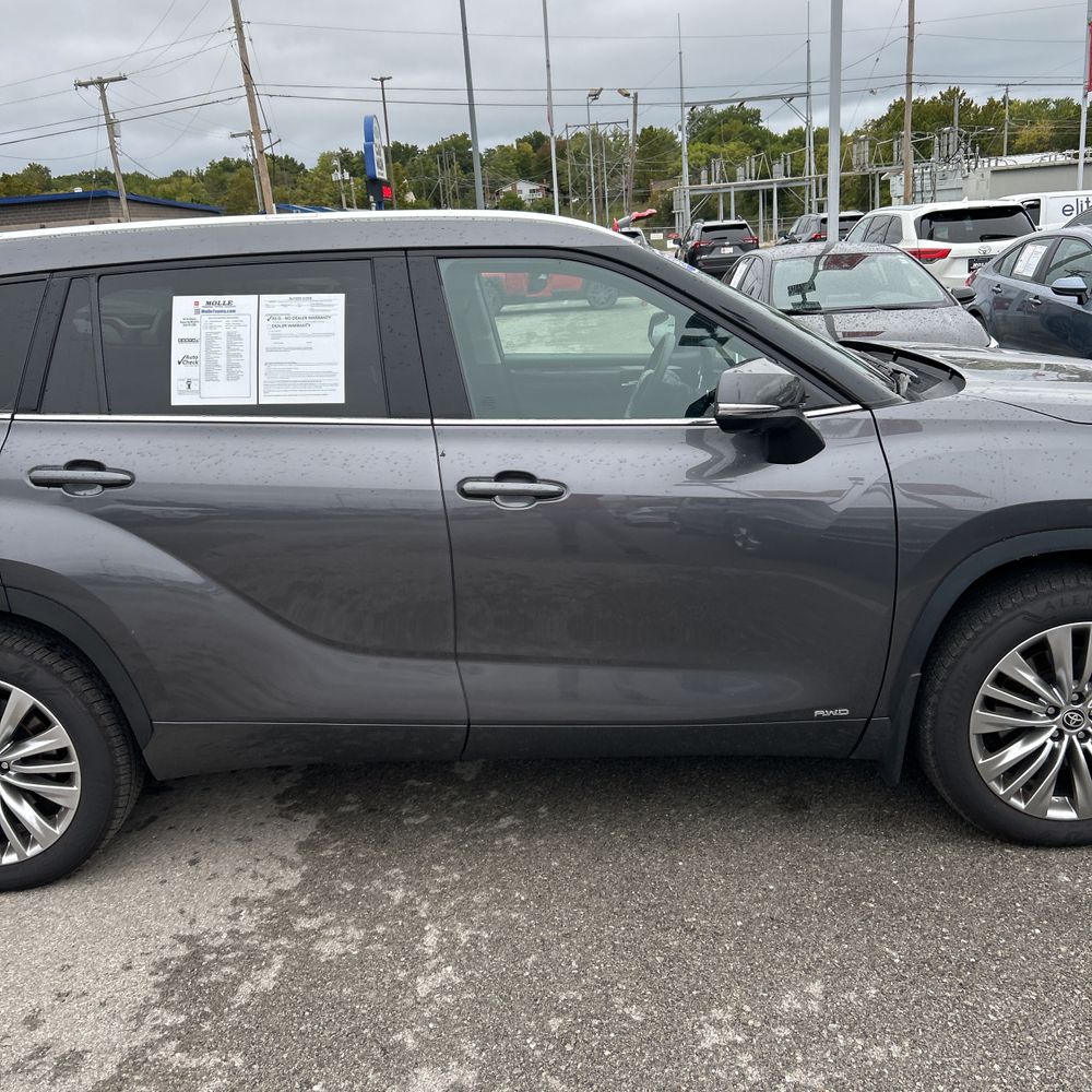 2024 Toyota Highlander Hybrid Platinum