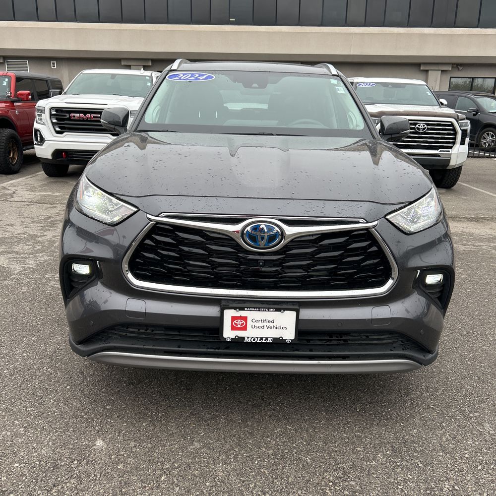 2024 Toyota Highlander Hybrid Platinum
