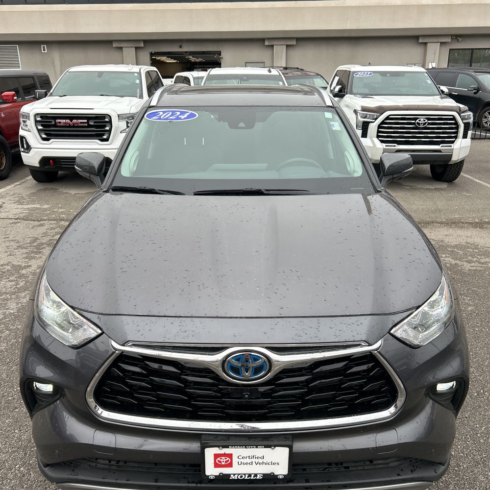 2024 Toyota Highlander Hybrid Platinum