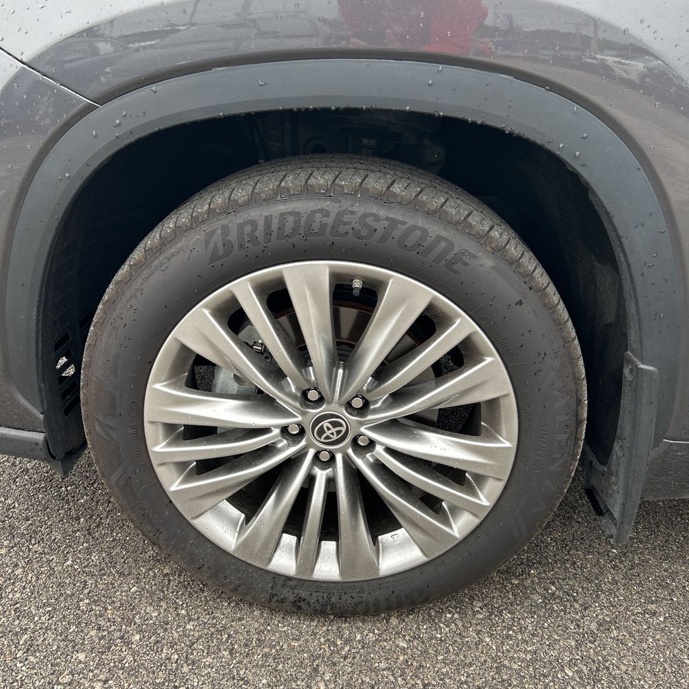 2024 Toyota Highlander Hybrid Platinum