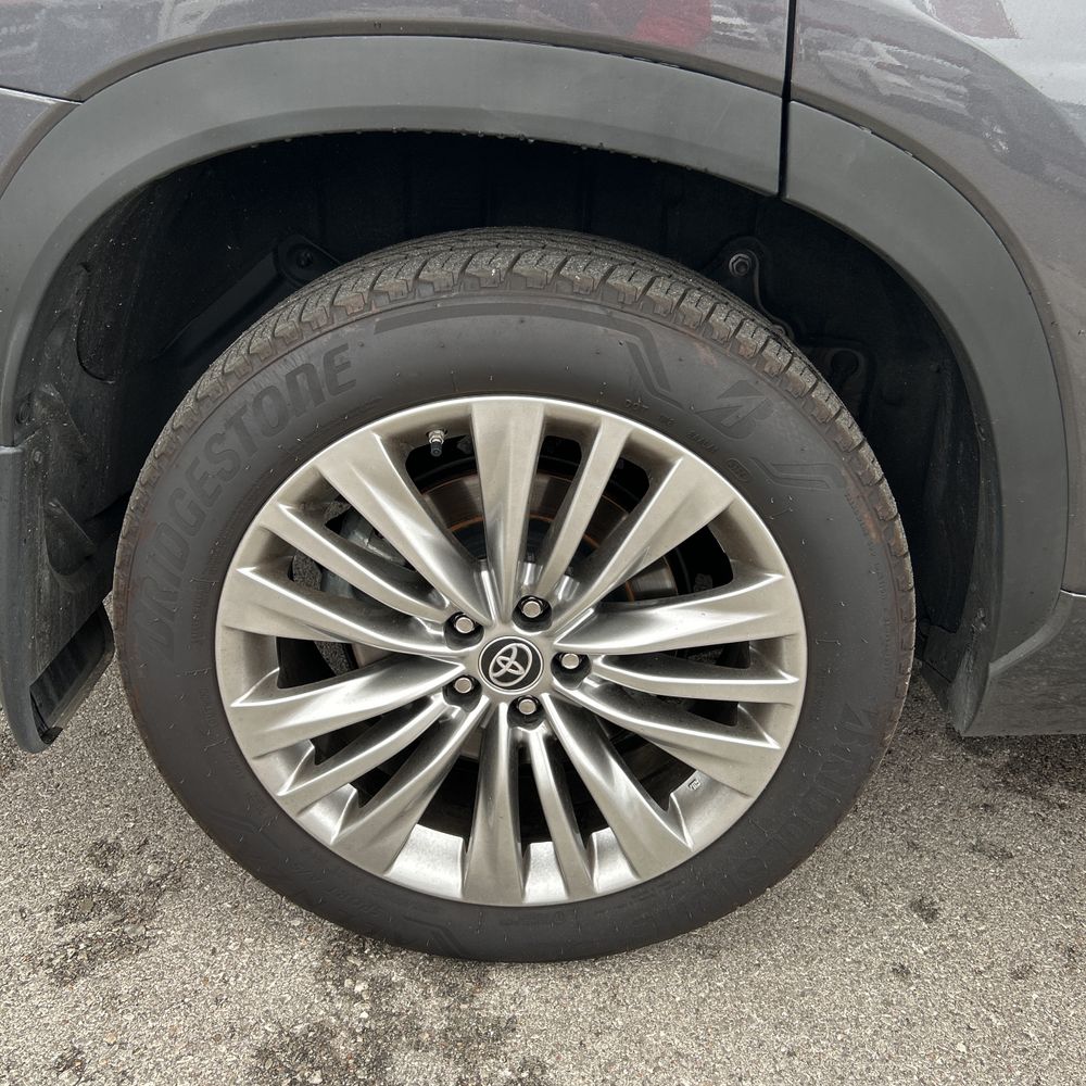 2024 Toyota Highlander Hybrid Platinum