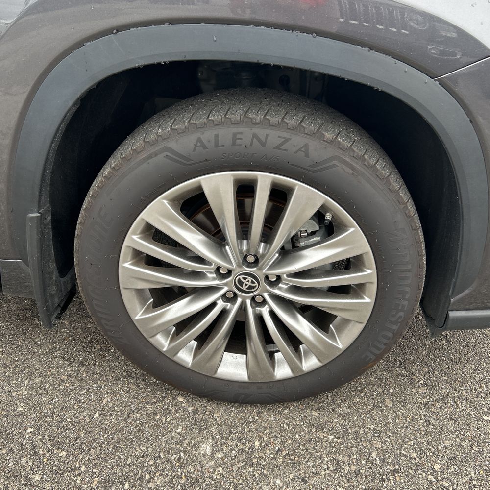 2024 Toyota Highlander Hybrid Platinum