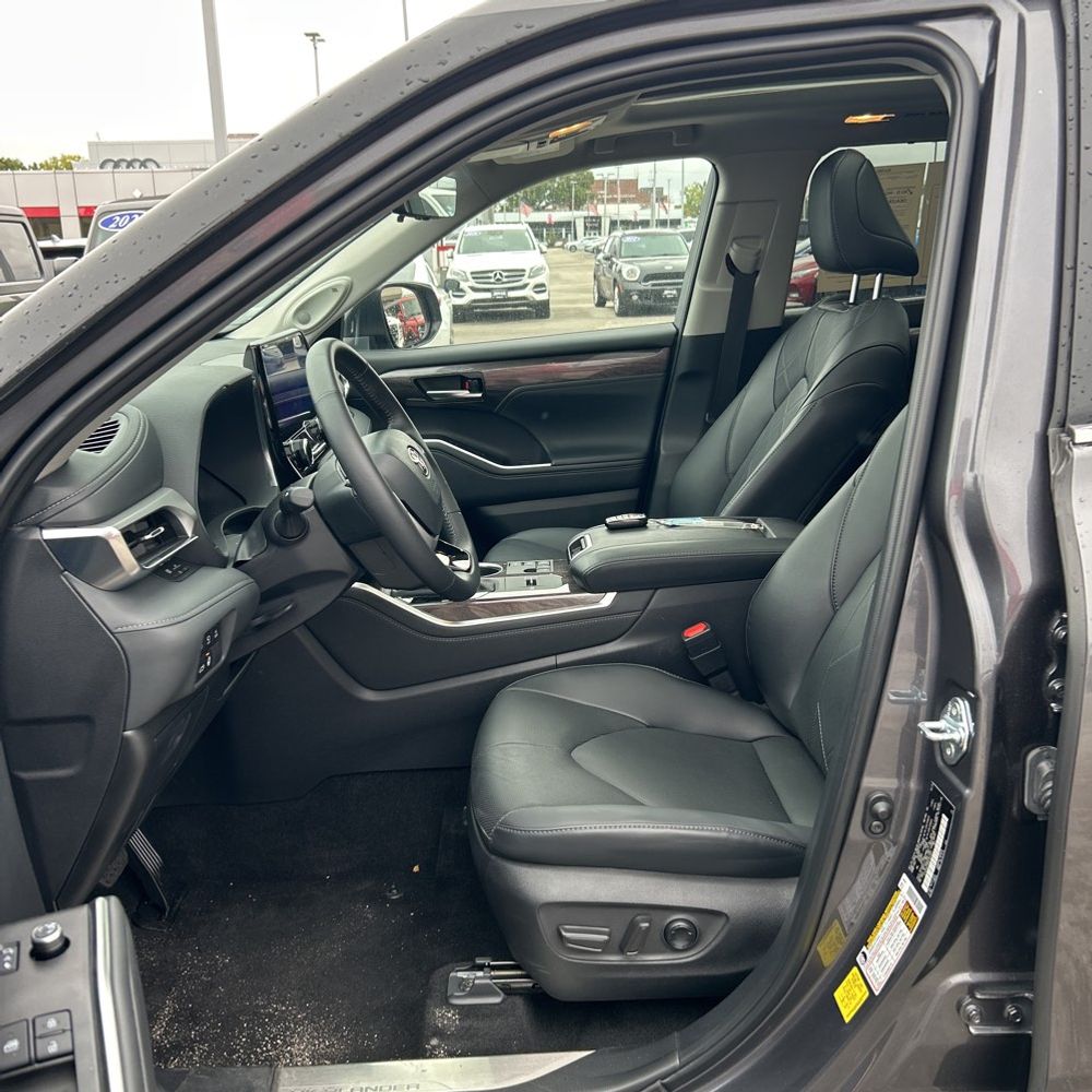 2024 Toyota Highlander Hybrid Platinum