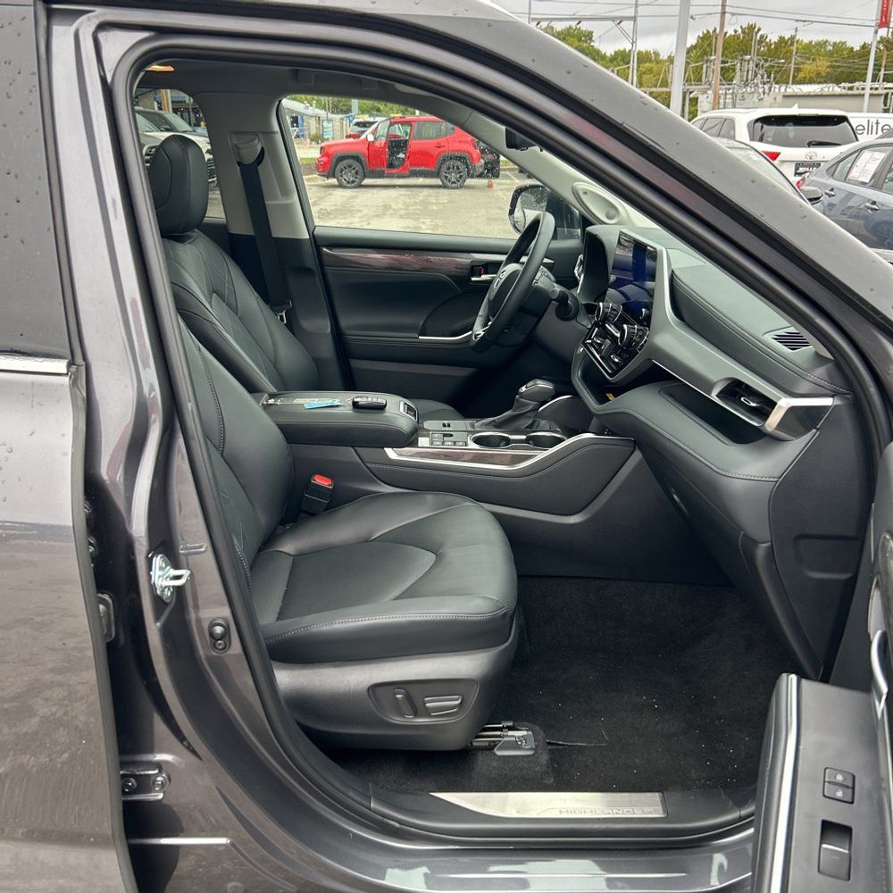 2024 Toyota Highlander Hybrid Platinum