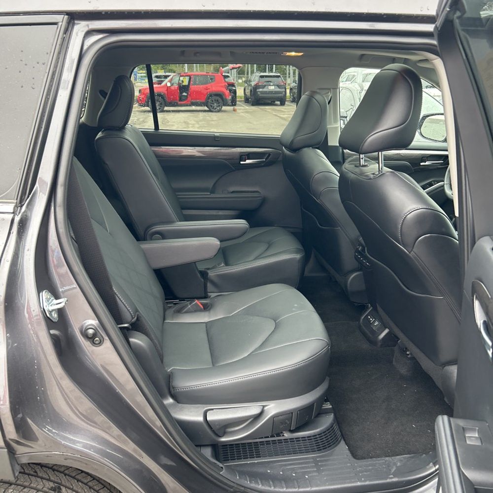 2024 Toyota Highlander Hybrid Platinum