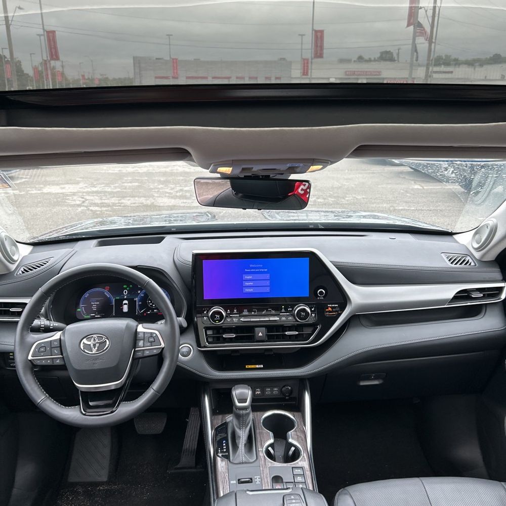 2024 Toyota Highlander Hybrid Platinum