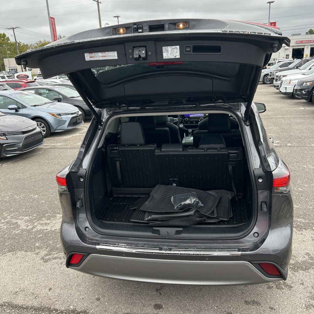 2024 Toyota Highlander Hybrid Platinum