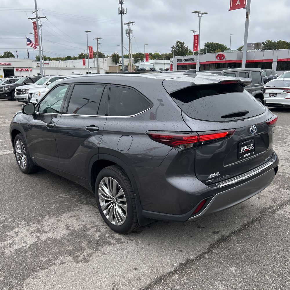 2024 Toyota Highlander Hybrid Platinum