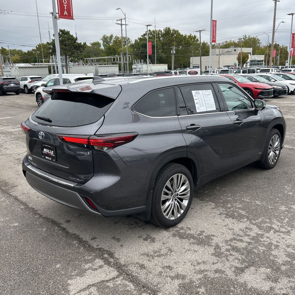 2024 Toyota Highlander Hybrid Platinum