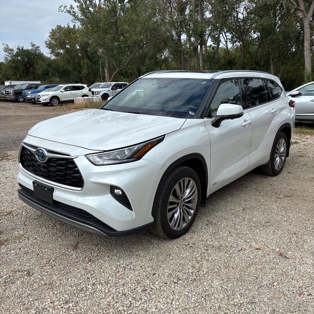 2023 Toyota Highlander Hybrid Platinum