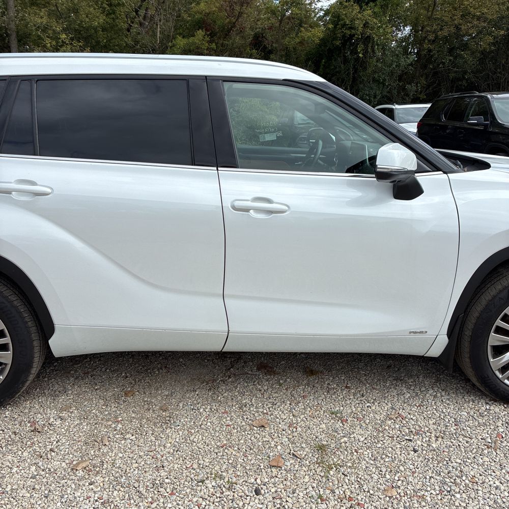 2023 Toyota Highlander Hybrid Platinum
