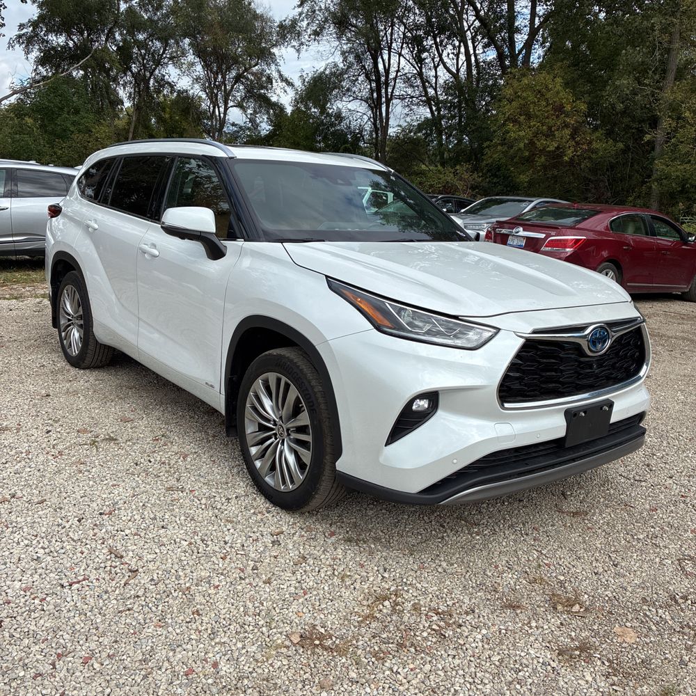 2023 Toyota Highlander Hybrid Platinum