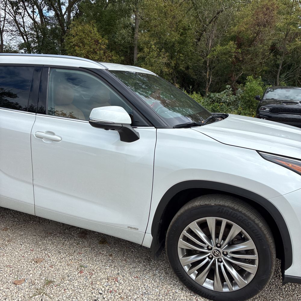 2023 Toyota Highlander Hybrid Platinum