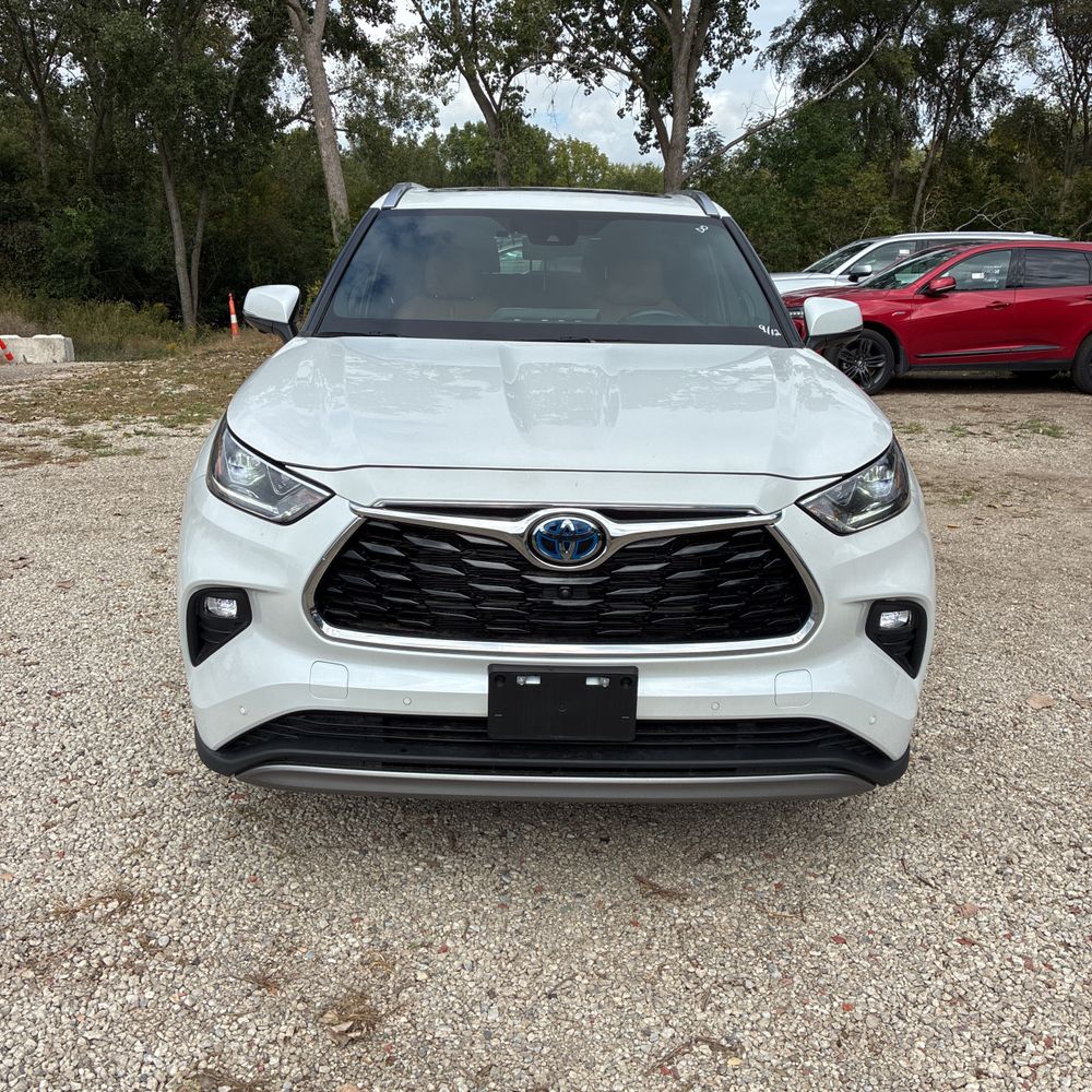 2023 Toyota Highlander Hybrid Platinum