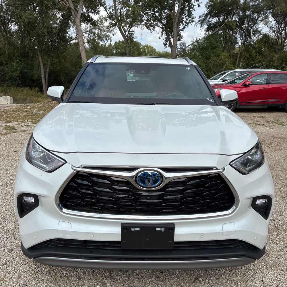 2023 Toyota Highlander Hybrid Platinum