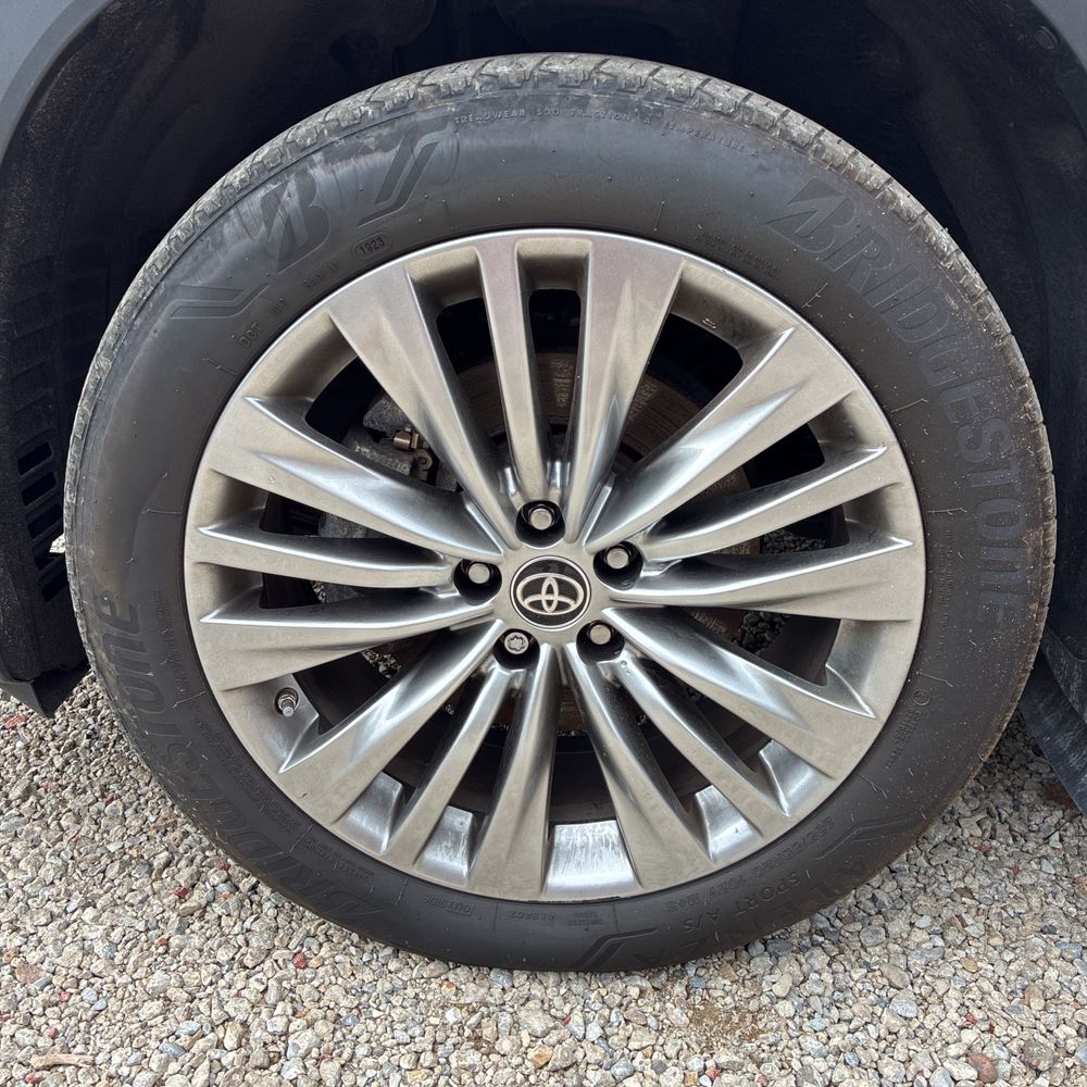 2023 Toyota Highlander Hybrid Platinum